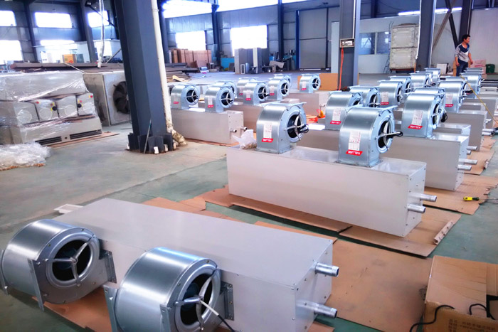 離心式風(fēng)幕機(jī)生產(chǎn)場景